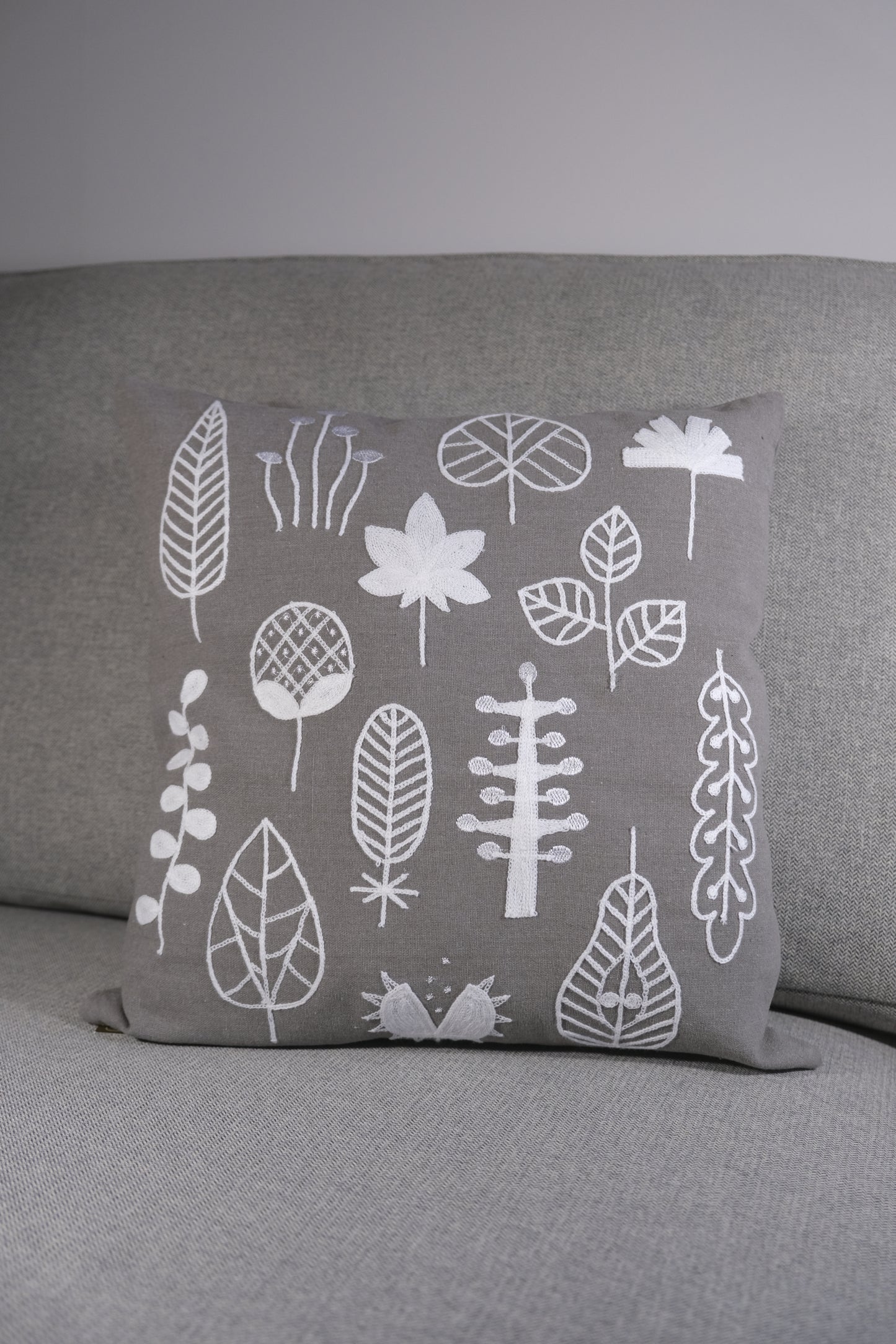 EMBROIDERED HANDMADE CUSHIONS