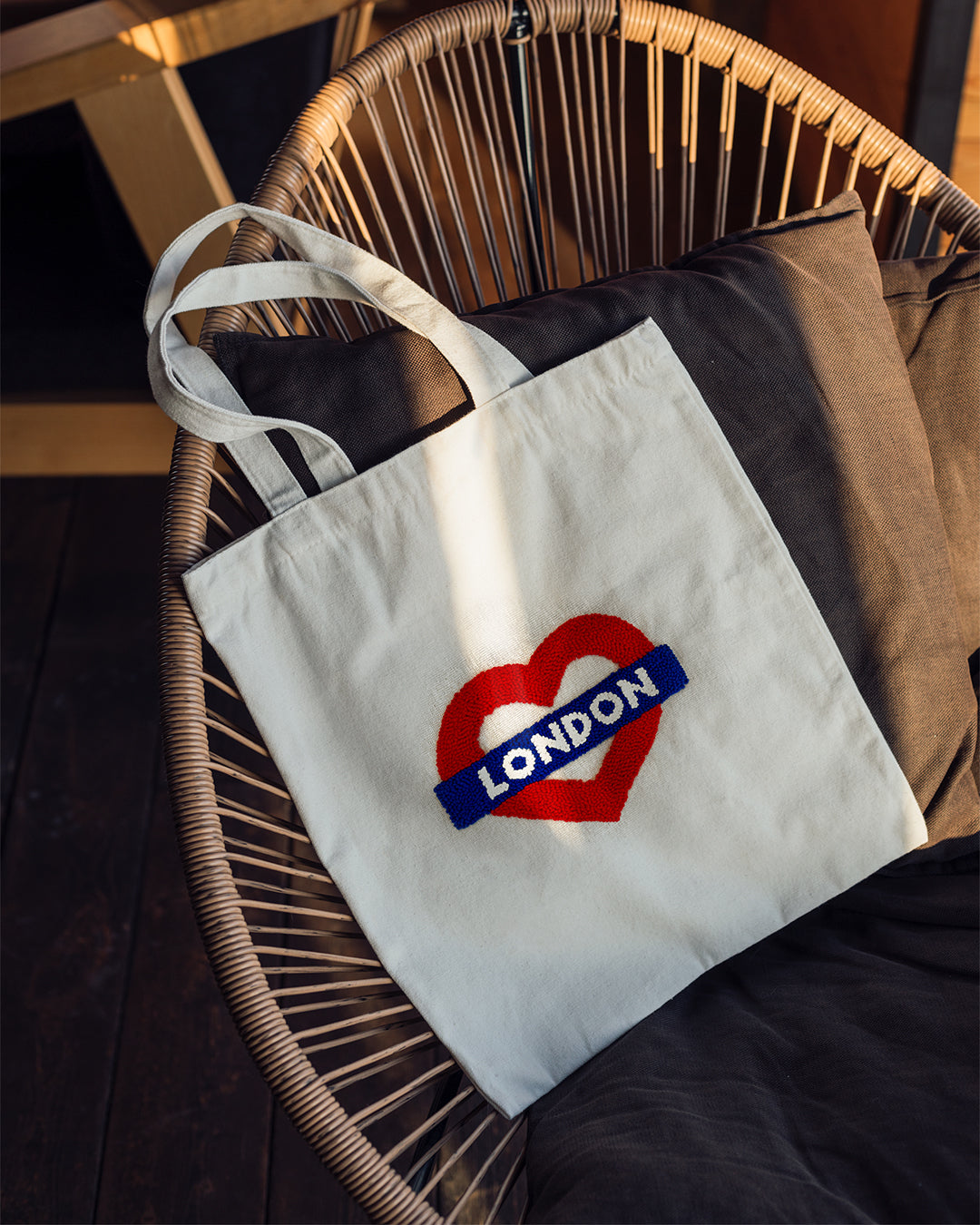 HANDMADE PUNCH NEEDLE TOTE BAG - LONDON SIGN