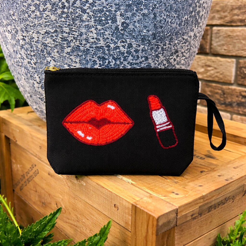Lips punch needle clutch bag with water-resistant lining